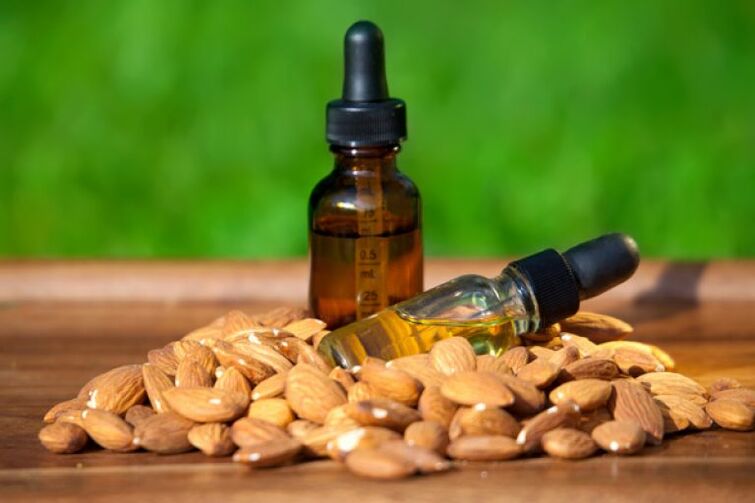 O aceite de améndoa axudará a devolver o cabelo á súa cor natural